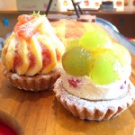 本日のフルーツタルトは、博多ピオーネと、とよみつひめを使ったこちらの2種！
